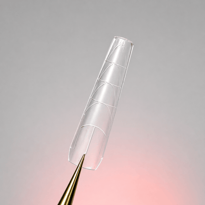 Capsule nouvelle génération NAILS FRS, capsule carrée transparente tenue par une pince