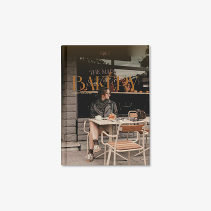 Couverture du catalogue The Maple Bakery automne 2026, photo d'une terrasse de café canadienne